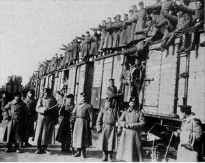 1915년 동원된 불가리아군이 전선으로 출발