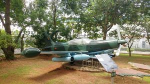 내전 초기에 지상 공격에 사용된 SIAI-Marchetti SF260.