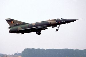 1989년 벨기에 공군(Belgian Air Component) 소속의 미라주 5BR 이륙