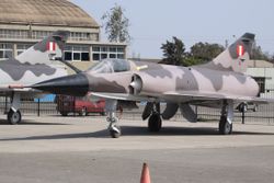 페루 공군의 미라주 5P. 조종석 전방에 미라주 F1과 동일한 형태의 공중 급유 프로브 장착