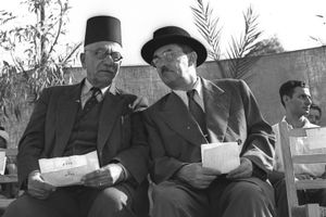 아민-살림 자르조라(Amin-Salim Jarjora) (왼쪽), 나사렛 시장, 이스라엘 총리 모셰 샤레트와 함께, 1955년