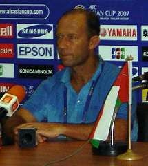 2007년 AFC 아시안컵에서 경기 전 기자 회견 중인 칼데론