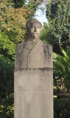 아테네 국립정원에 있는 스테파노스 드라구미스의 흉상