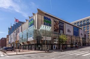 초대 풀 기어는 로열 팜스 아레나에서 개최되었으며, 19년 만에 이 경기장에서 열린 첫 WWE 이외의 이벤트였다.