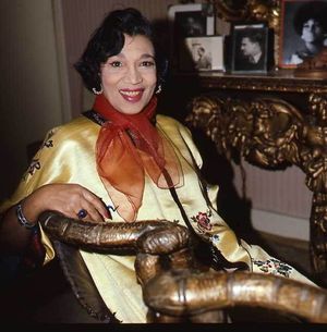 엘리자베스 웰치는 포터의 뉴요커스와 님프 에런트에 출연했다.