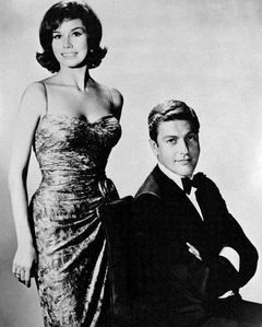 1964년 딕 밴 다이크와 함께 있는 무어