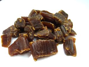 딸기 맛을 낸 건조 루바브