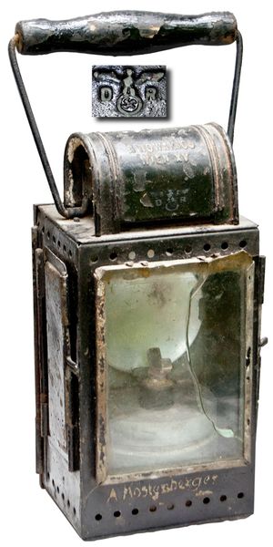 Reichsbahn}} 군사용으로 표시된 철도원의 카바이드 버너 랜턴(1942년경)