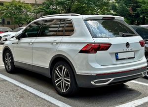 더 뉴 티구안 후측면