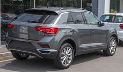 폭스바겐 티록(전기형) 후측면