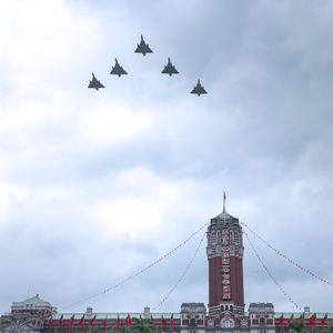 총통부 상공의 플라이패스트 (2018)