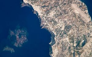 2008년 ISS에서 촬영한 섬과 칼데라 사진