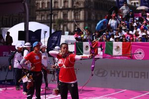 2017 세계 양궁 선수권 대회의 아비티아(중앙)