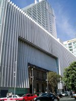 Grupo Sanborns는 20세기 초에 시작된 대형 매장 체인이다.