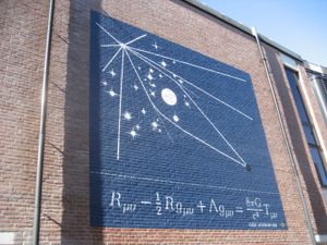 네덜란드 레이던 벽에 새겨진 아인슈타인 방정식