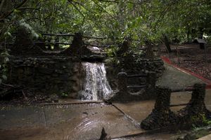 미겔 알바레즈 델 토로 동물원 아래 폭포