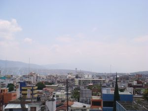 투스틀라의 급속한 성장과 차량 증가로 인해 대기 오염이 심각한 문제로 대두되고 있으며, 높은 산의 수가 증가하고 있다.