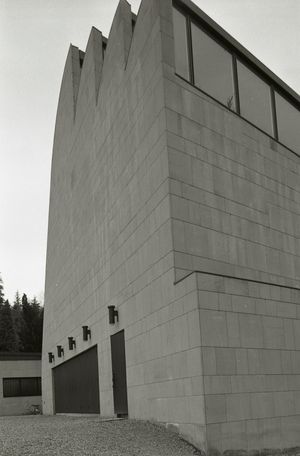 이탈리아 베르가토의 리올라에 있는 성모 승천 교회, 1966년에 설계되어 1975–1978년에 건축. 사진: 파올로 몬티, 1980.