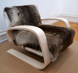 순록 털을 사용한 암체어 400