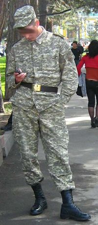 알마티에서 휴식을 취하고 있는 카자흐스탄 공화국군 병사