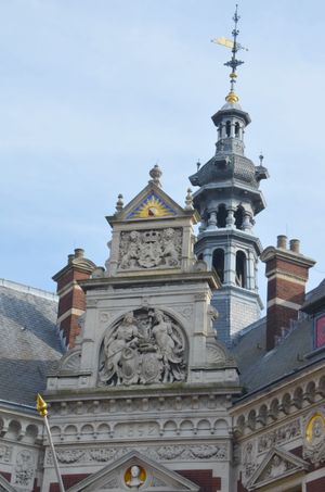 Academiegebouw (Utrecht)}})의 박공 장식