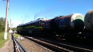 철도는 지역 정유 산업에 석유를 공급한다.