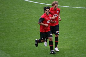 세르히오 아궤로와 디에고 포를란은 아틀레티코 마드리드에서 2009년 에미레이츠컵에 출전했다.