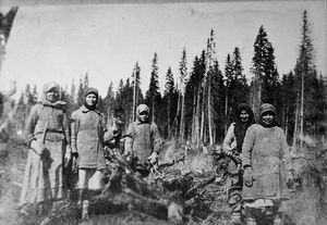 1930년 숲에서 나무를 베는 쿨라크 여성들