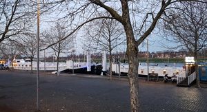 마스부르바르에 있는 두 개의 '커피숍' 보트