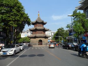 양저우의 사망정. 남송 시대에 처음 지어졌으며 현존하는 건물은 명대에 중건된 것이다.