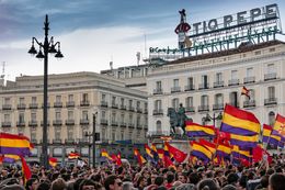 후안 카를로스가 퇴위 결정을 발표한 날 솔 광장에서 열린 공화주의 시위.