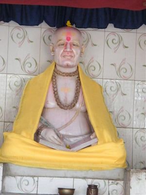 11세기 철학자 우다야나의 조각상