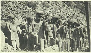 Kati 조상 조각상 - 브루모툴, 붐보렛 계곡, 치트랄; 1929년 게오르그 모르겐스티에른의 사진