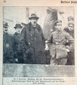 구스타프 노스케가 1919년 1월 군중에게 연설하고 있다.