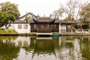 사진 오른쪽에 있는 즐거움의 다락방