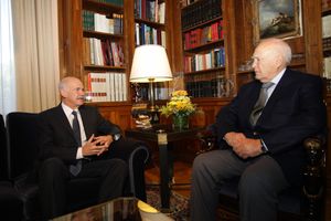 2011년 11월 5일 카롤로스 파풀리아스 대통령과 요르요스 파판드레우 총리