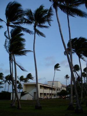 전형적인 콰잘레인 주택 건설 방식을 보여주는 "콰잘 로지"의 단기 숙소