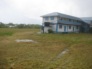 구게그 섬의 학교; 지붕의 빗물 수집 시스템에 주목