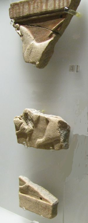 테라코타 장식판 조각, 기원전 6세기 (로마 왕국 및 에트루리아 시대), 로마 포럼에서 발견되어 현재 디오클레티아누스 욕장 박물관에 소장