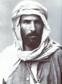 피에르 사보르냥 드 브라자 ("원주민" 복장, 펠릭스 나다르 촬영)