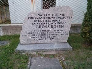 그로스-로젠 강제 수용소의 분소 부지에 있는 기념물