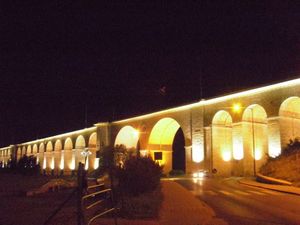 볼레스와비에츠의 철도 고가교 조명