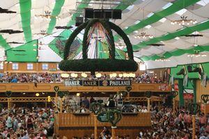 파울라너 맥주 천막 내부(2014년)