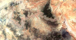 애리조나, 네바다, 파웰 호수에서 미드 호수까지의 그랜드 캐니언. 2017년 6월 27일 센티넬-2 위성 이미지 (축척 1:450,000)