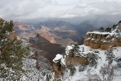  브라이트엔젤 오솔길에서 본 겨울철의 캐니언
