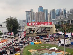 홍콩섬과 구룡반도를 연결하는 터널 중 하나인 해저터널의 홍콩섬 출입구