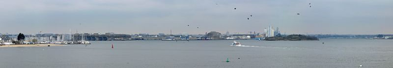 항구와 사용 중지된 잠수함 기지