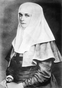 1916년. 종군 간호사로 일하는 알릭스