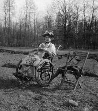 1917년, 차르스코예 셀로에서 가택 연금 중인 알렉산드라