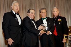 스칼리아가 2013년 Semper Fidelis 상을 수상하다